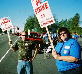 Don Grinde (left) on the Boeing picket line