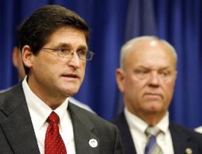 Sheriff Jack Strain giving a press conference after arresting Kelvin Klaiger