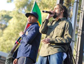 Nas performing with Damian Marley
