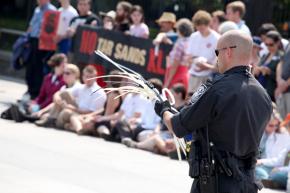 Police prepare to arrest hundreds of activists sitting in in front of the White House